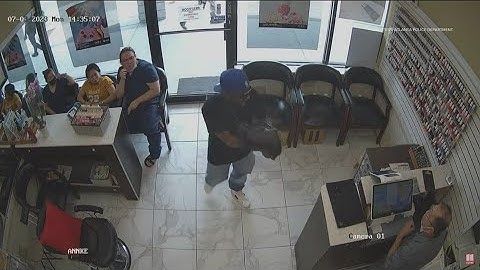 Man attempts robbery at Atlanta nail salon, gives up and leaves as patrons largely ignore him