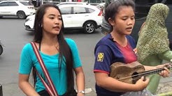 2 gadis cantik rela jadi pengamen demi mencukupi kebutuhannya  - Durasi: 2:33. 