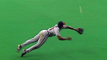 ATL@MON: Andruw makes the diving catch to end it