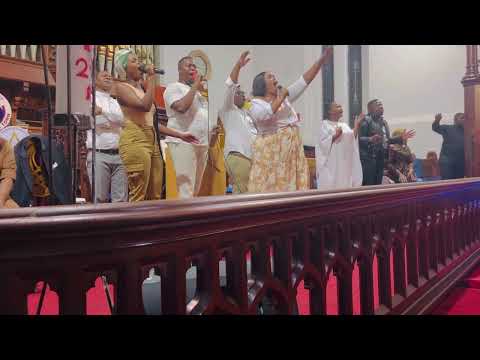 Phakamis’iingcinga zethu (Live)