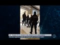 Câmeras de segurança filmam assalto a joalheria em SP