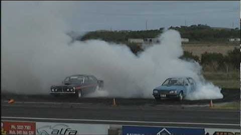XY GT 351 vs GBR VH 308. 1st and 2nd place shootout demo. SouthCoast raceway 20-3-2010