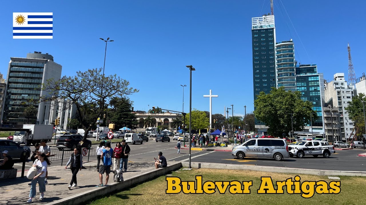 [4K] 🇺🇾 Montevideo, Uruguay | Así llegamos a Tres Cruces 🌞🛍️🚌 | Walking Tour