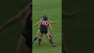 Kym Hodgeman late hit on Tony Buhagiar (PF, 1983)