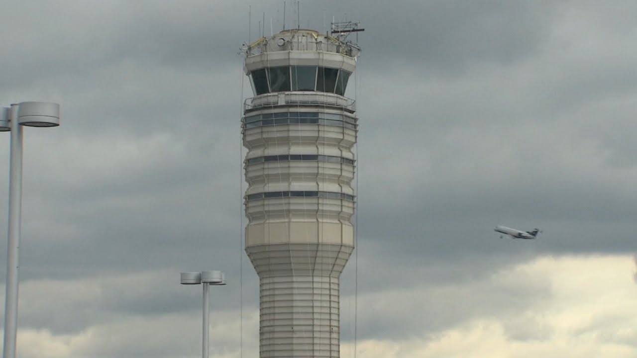 FAA bonuses given to air traffic controllers with perfect attendance during shutdown