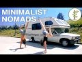 Nomades extrmement minimalistes vivant dans un petit campingcar