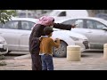 ماذا ستفعل عندما تشاهد أب يضرب ابنه بوحشية في الشارع