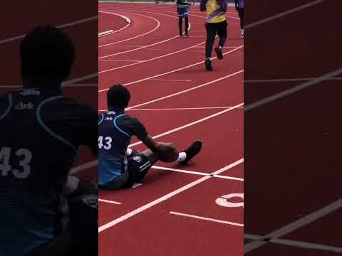 T‌rack Runner Showboats Mid-Race, Trips