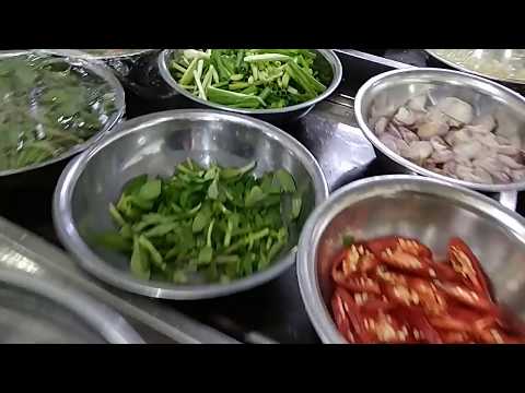 AE tham khảo Mô hình của một nhà hàng ăn uống đầy đủ trước khi mở nhà hàng