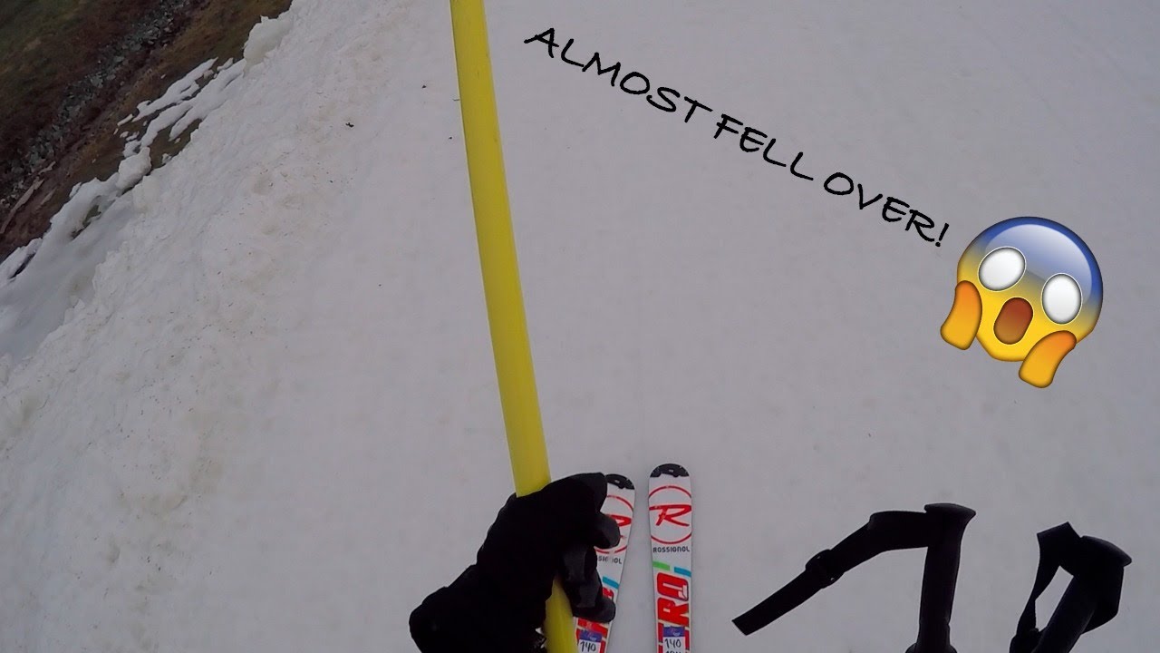 FIRST TIME SKIING! (SCARY) YouTube