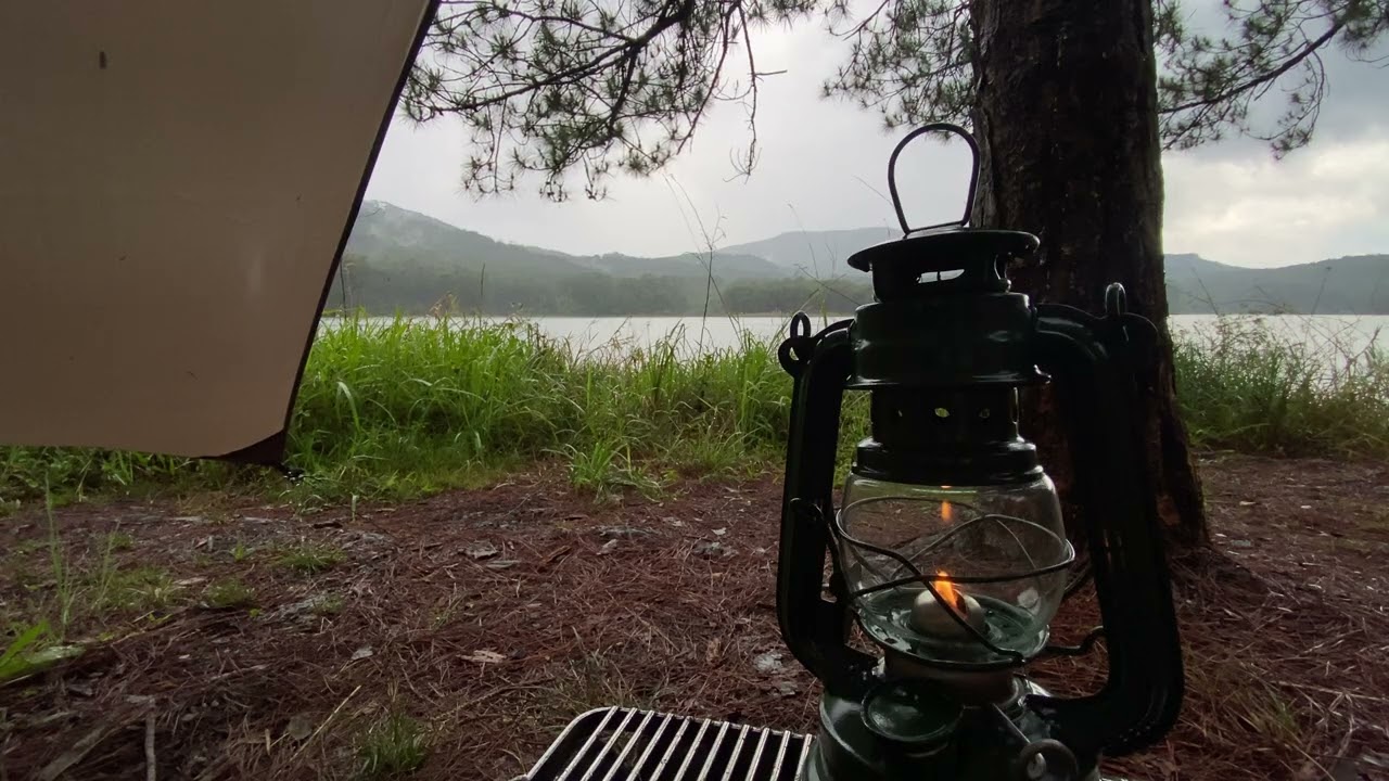 Cozy Rainy Camping | 20 Min Oil Lamp Glow & Heavy Rain ASMR | Warm Nostalgic Sanctuary | 4K