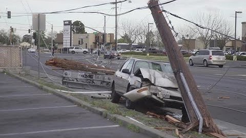 Power restored to thousands of SMUD customers after car hits power pole