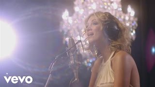 Смотреть клип Delta Goodrem - Born To Try (Acoustic)