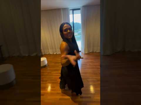 Tirullipa mostrando a casa chique da Camila Loures