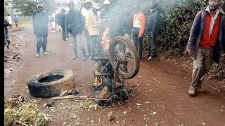 WEZI WA SIMU WACHOMWA KINYAMA KIKUYU| Dangerous robbers torched in broad daylight| Wizi Kanairo