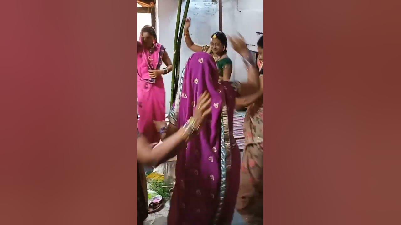 mom ki chudai holi me