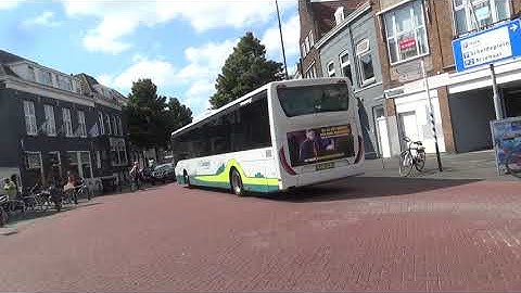 Connexxion bus komt door de Scheldenstraat (Scheldenplein) in Vlissingen