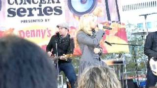 Carrie Underwood - end of Undo It - GMA - 11/03/2009