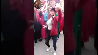 بنات مشبووهه بيرقصوا بالسكاكين علي مهرجان يلي حطا راس ابوكي فالطين