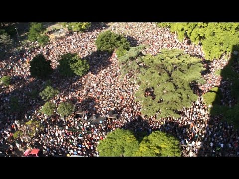 Charla Abierta de Axel Kicillof ante una multitud en Parque Centenario Completo