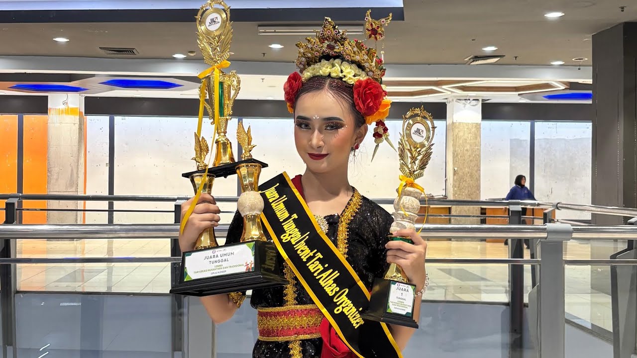 Tari Nyi Ronggeng – Performed by : Alexandra Lidya Liu