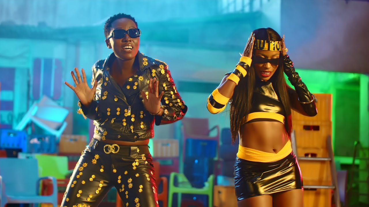 Azawi & Vinka - Red Flag (Official Music Video) Azawi & Vinka - Red Flag (Official Music Video)