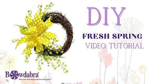 Easy DIY Fresh Spring Wreath & Bows – Bowdabra Pro Tips  #diyspringbows #easypringwreath