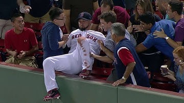 Victorino makes catch, falls into stands