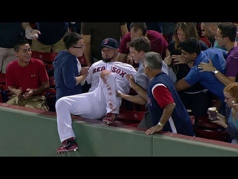 Victorino makes catch,