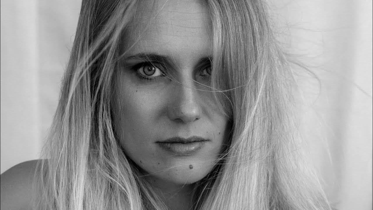 Ona va ogil oshxonada onlayn jinsiy aloqada bolishadi Vaginada shisha