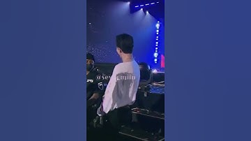 Jimin dancing with a security guard 😍🙃#btsshorts