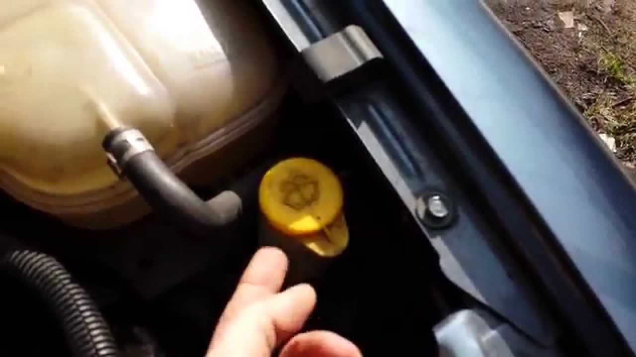 Jak uzupełnić płyn do spryskiwaczy w Opel Astra G