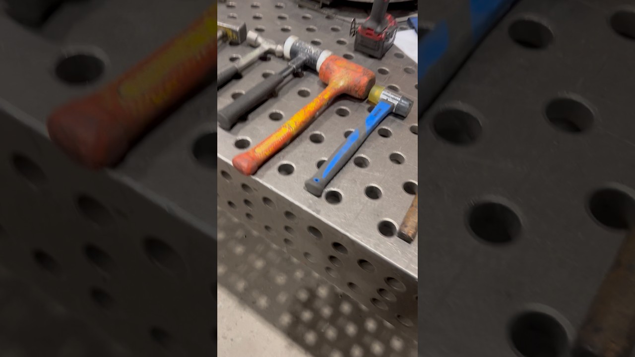 Нарри, у нас есть молотки всех видов, выбирайте на свой вкус.