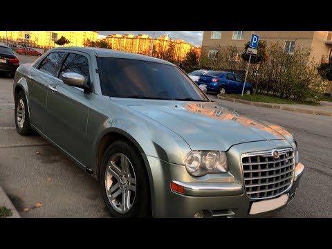 Video: Hvor er kranksensoren på en 2006 Chrysler 300?