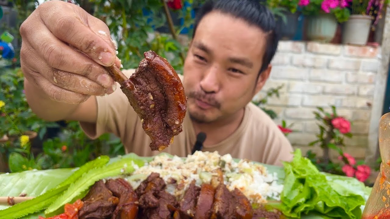 Eating pork belly ribs with skin, tender spicy and delicious.