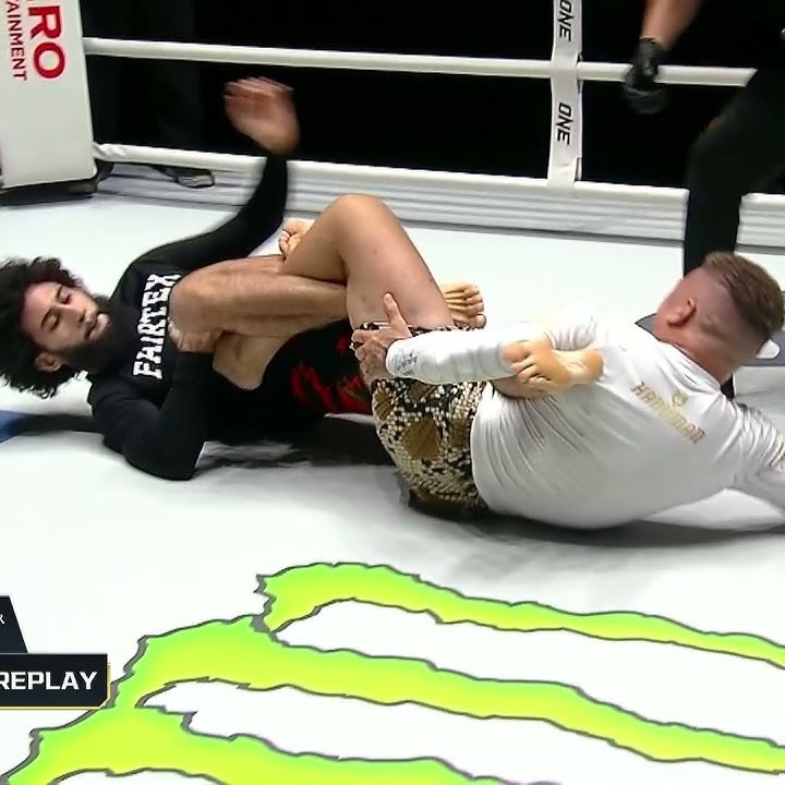 SLICK submission 🥋 Denny Sisti kicks off ONE Friday Fights 105 with a beautiful kneebar!