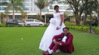 Harusi ya Aminiel & Happy iliyotikisa Arusha City, Jionee walivyoingia Ukumbini