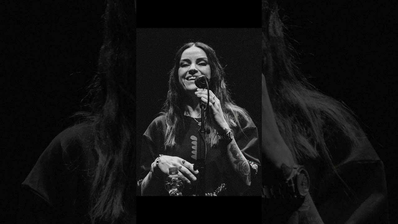 The tour through your eyes 📸 #ontour #amymacdonald
