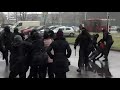 На Партизанском проспекте в Минске силовики задерживают человека, после удара он падает - 29.11.2020