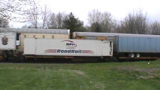 UP 8728, 4350, & 7743 eastbound. BNSF 5005 & 5339? westbound. Meet.