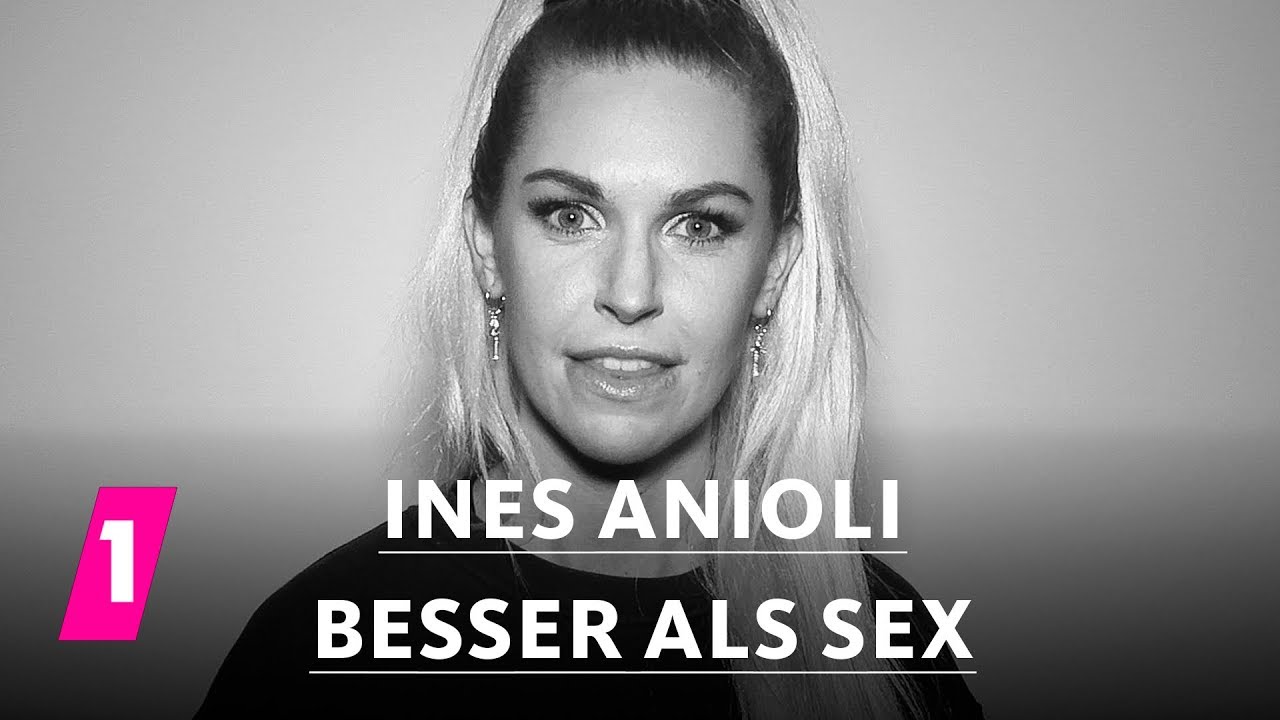 Ines Anioli von Besser als Sex stellt sich dem 1LIVE Fragenhagel.Mehr 1LIVE...