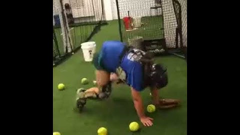 GREAT QUICK SOFTBALL CATCHING DRILL FOR BLOCKING-   CHALLENGE U. SOFTBALL