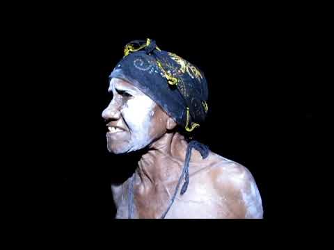 Bibi Kutoka Katika Kabila La Kimakua Cheki Akiwanga Live