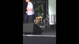 Ollie Jochim performing Electricity at Cardinal Place 2015
