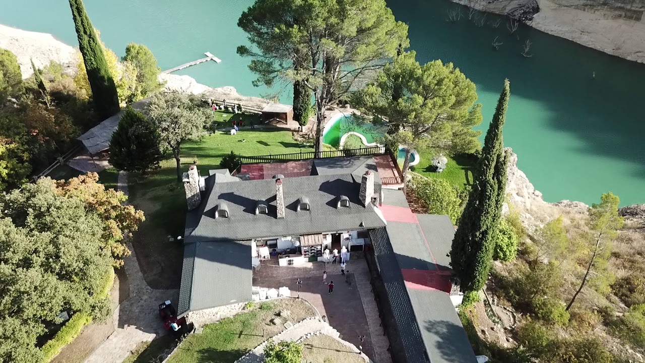 Hotel del terror, Hotel Isla De Entrepeñas