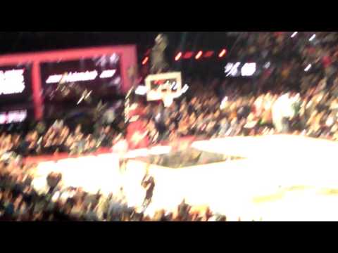 Zach Lavine free throw line alley oop