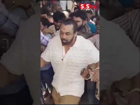 ಫ್ಯಾನ್ಸ್ ಗಳ ಜೊತೆ ಮನೆದೇವರ ತೇರ್ ಎಳೆದ ದ್ರವಸರ್ಜಾ #sstv #news #publicresponse #indianactor ಫ್ಯಾನ್ಸ್ ಗಳ ಜೊತೆ ಮನೆದೇವರ ತೇರ್ ಎಳೆದ ದ್ರವಸರ್ಜಾ #sstv #news #publicresponse #indianactor