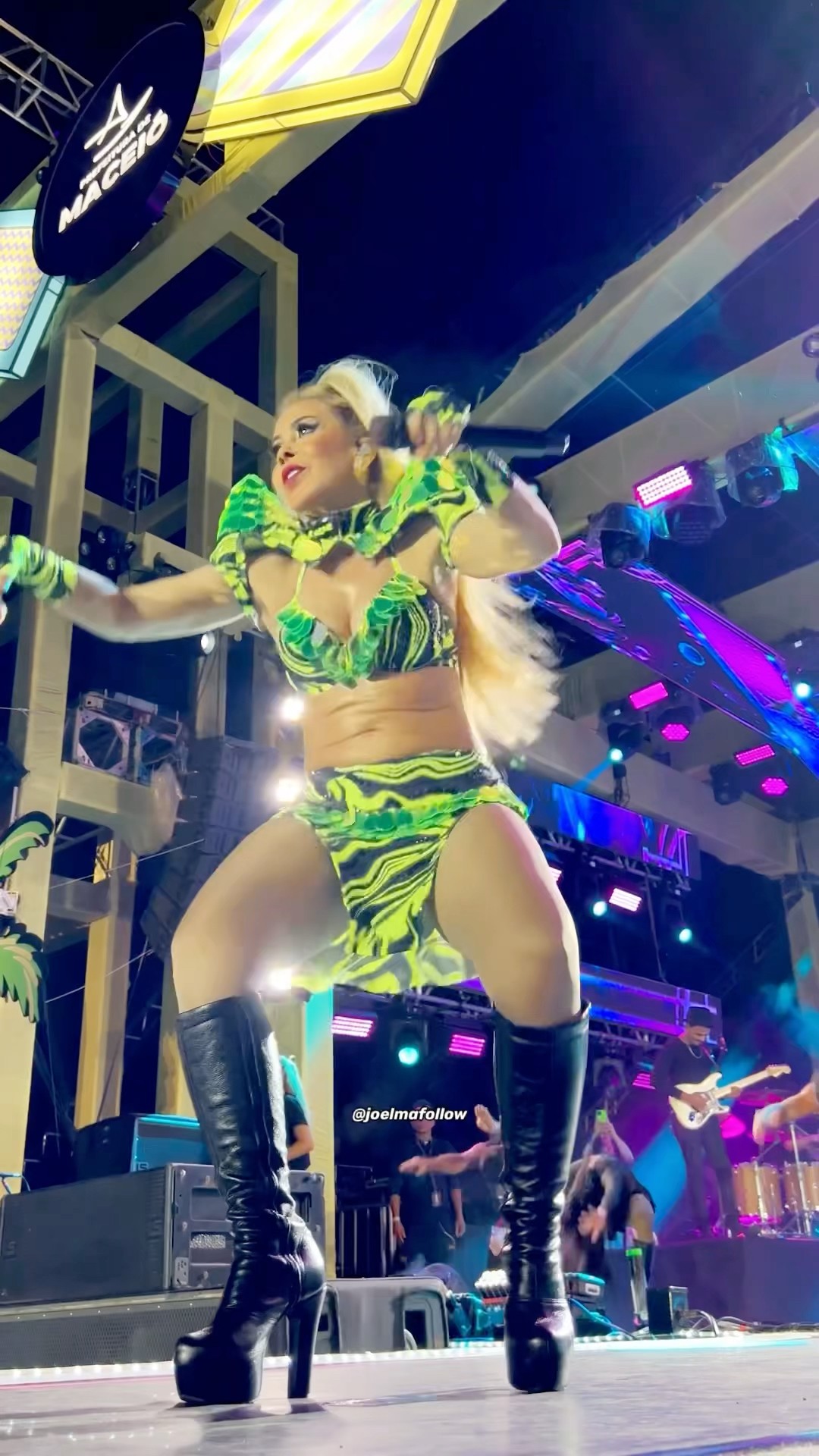Joelma fez show em Maceió e usou figurino novo