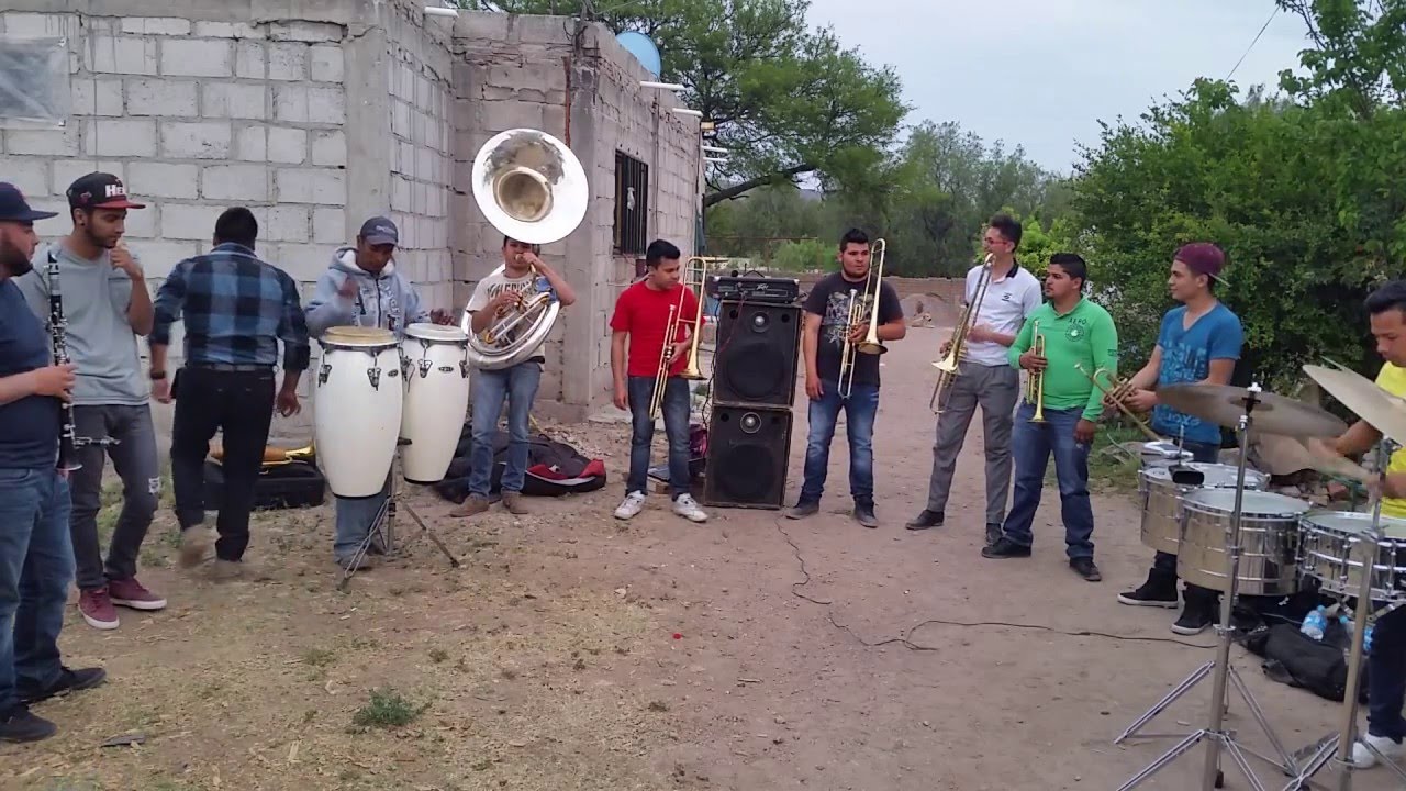 Banda La Mera Reina De Zacatecas -ginetes en el  aire