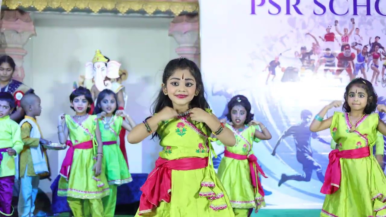 Innocent voices… Pure devotion… Divine blessings 🙏✨